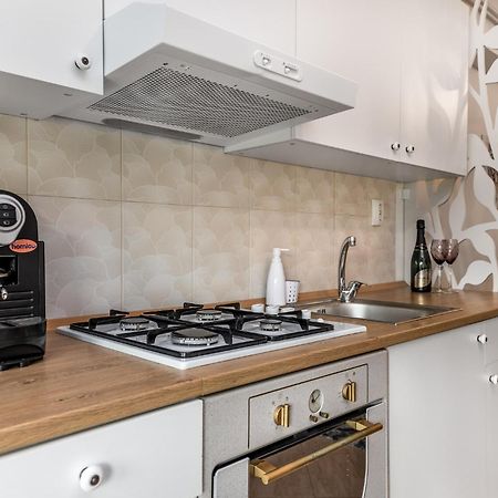 Dreamgarden Airport Apartment & Secure Parking & Airport Shuttle Iasi Esterno foto
