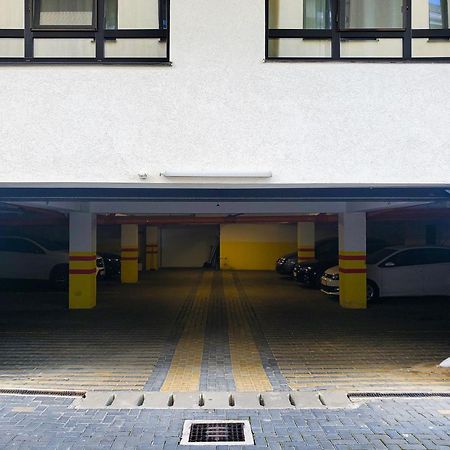 Dreamgarden Airport Apartment & Secure Parking & Airport Shuttle Iasi Esterno foto