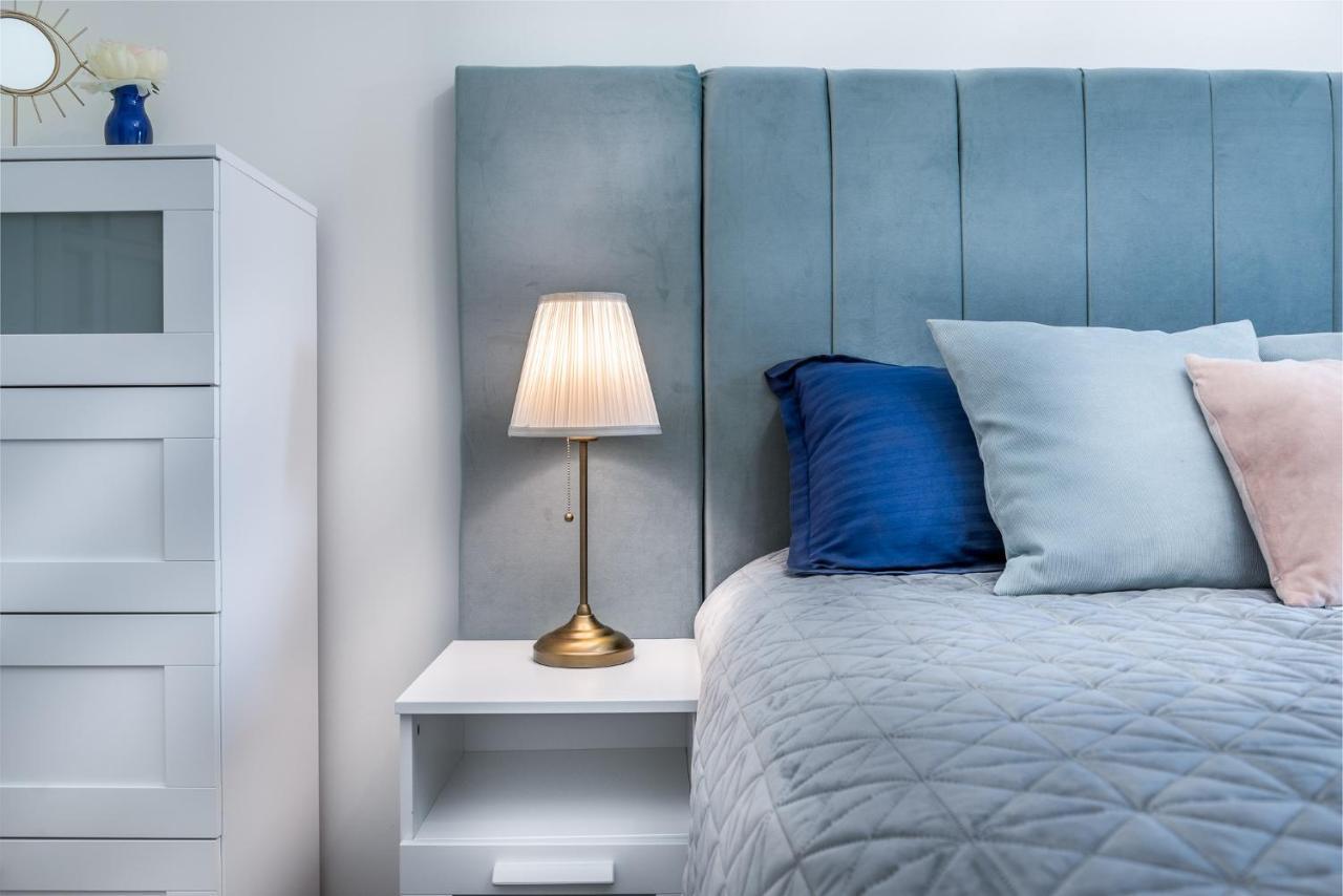 Dreamgarden Airport Apartment & Secure Parking & Airport Shuttle Iasi Esterno foto