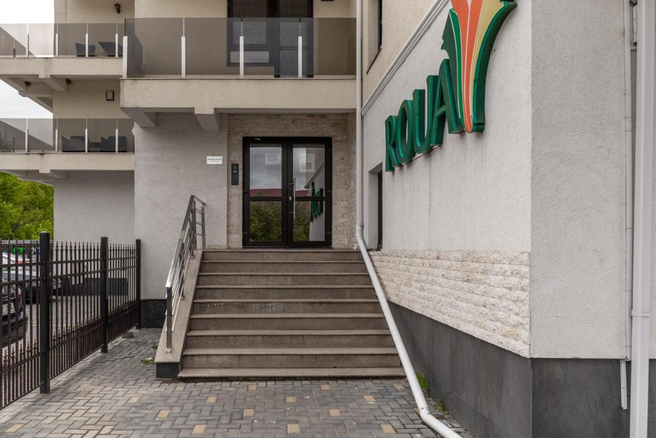 Dreamgarden Airport Apartment & Secure Parking & Airport Shuttle Iasi Esterno foto